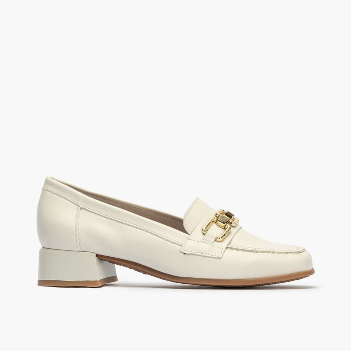 pitillos Mocasines de mujer en piel y adorno cadena metálica y tacón BLANCO Ofertas