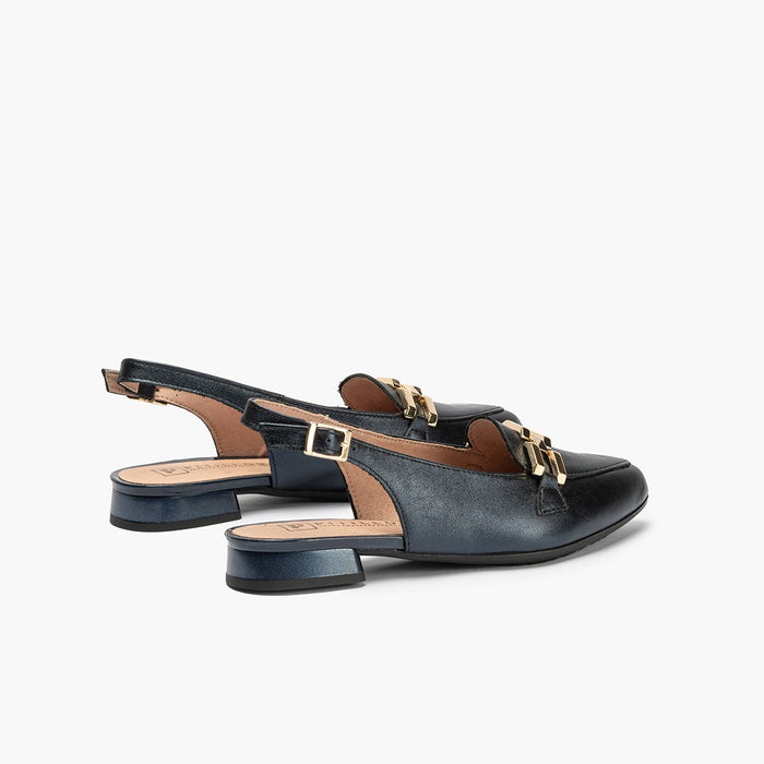 pitillos Mocasines de mujer destalonados en piel laminada con adorno cadena metálica AZUL Envío gratis