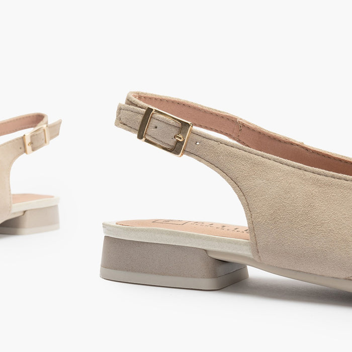 pitillos Mocasines de mujer destalonados en piel ante con adorno cadena metálica BLANCO En oferta