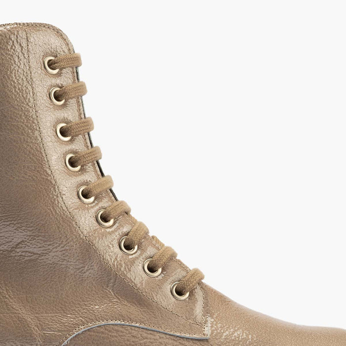 pitillos Bota Militar en Charol mujer color piedra Precios de Black Friday