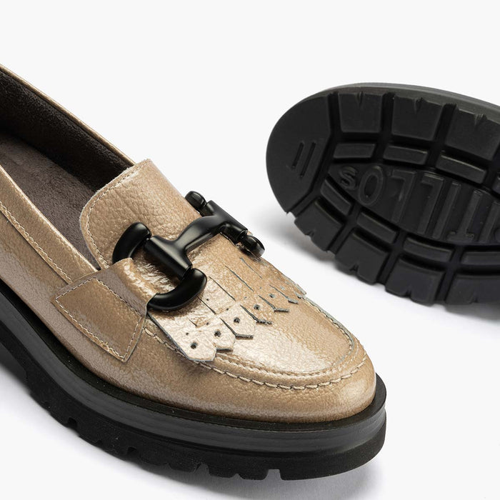 pitillos Mocasín en Charol mujer color piedra Venta caliente