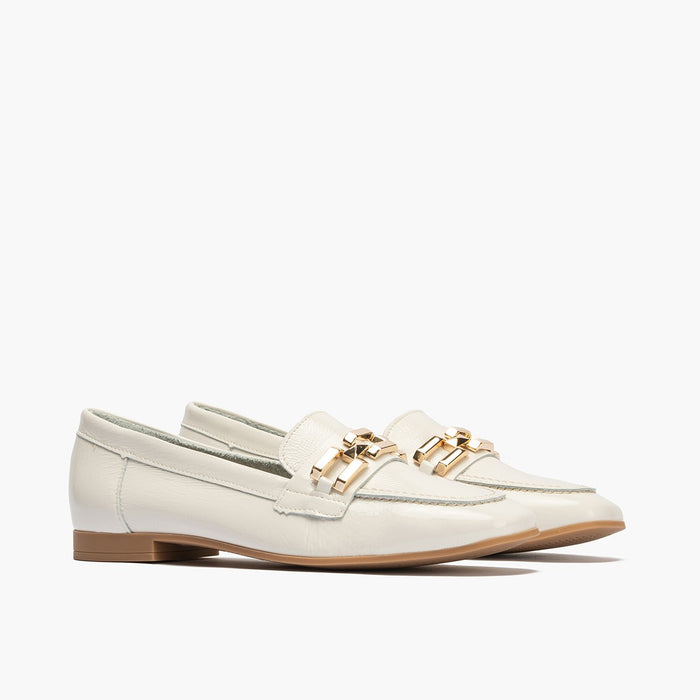 pitillos Mocasines de mujer en piel charol con adorno y tacón bajo BLANCO Grandes descuentos