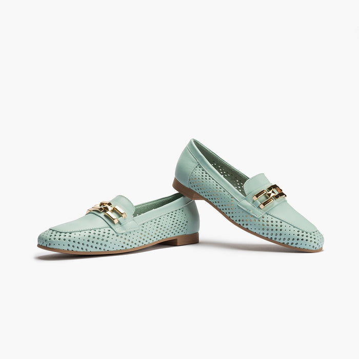 pitillos Mocasines de mujer en piel picados con adorno y tacón bajo AZUL 2025