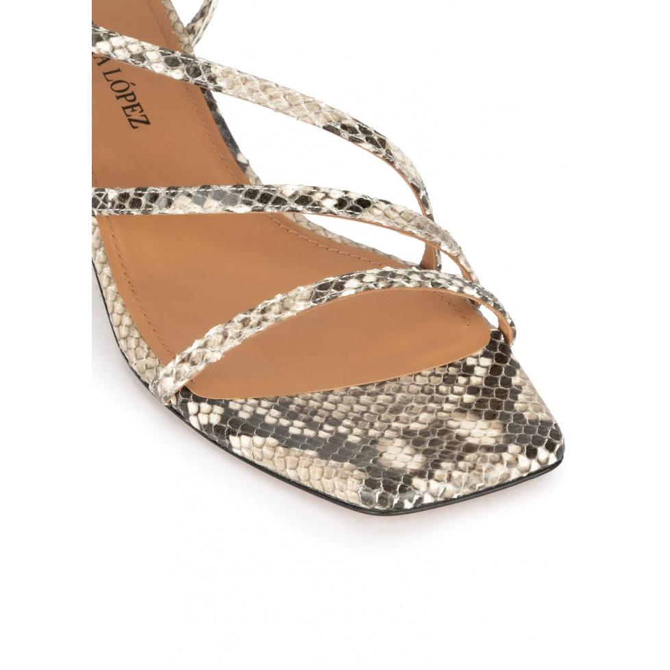 pura lópez Sandalias de tiras con tacón medio en piel efecto serpiente Outlet