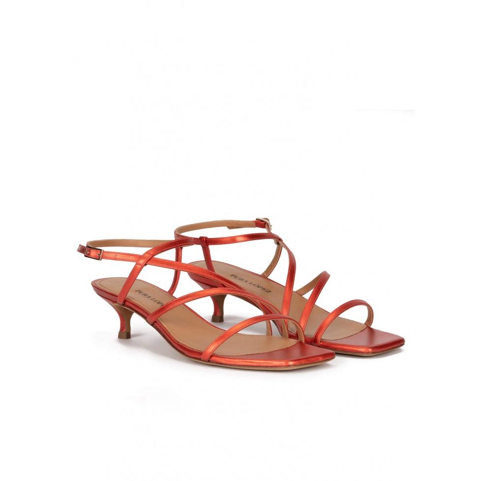 pura lópez Sandalias de piel metalizada y puntera cuadrada en color coral Outlet online