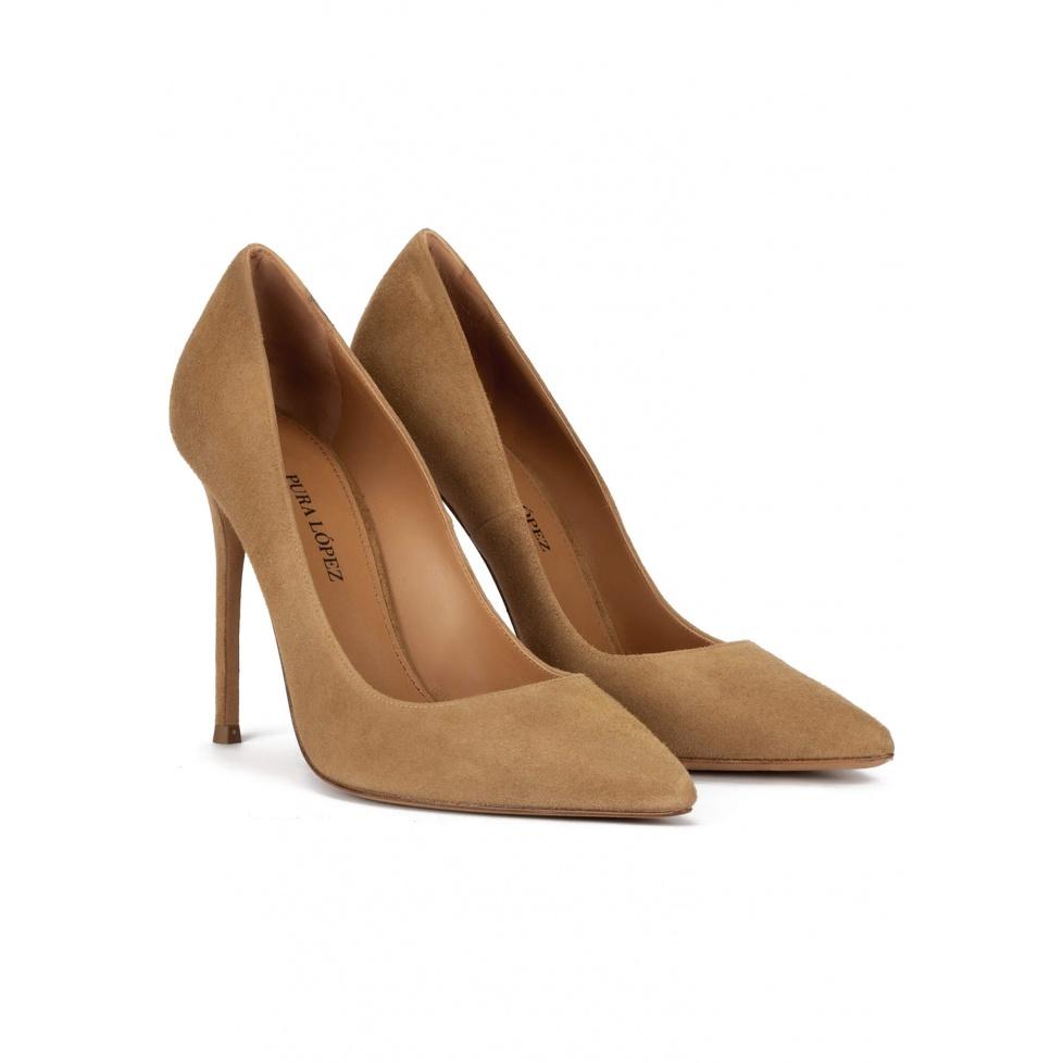 pura lópez Zapatos de tacón alto y punta fina en ante camel Ventas relámpago