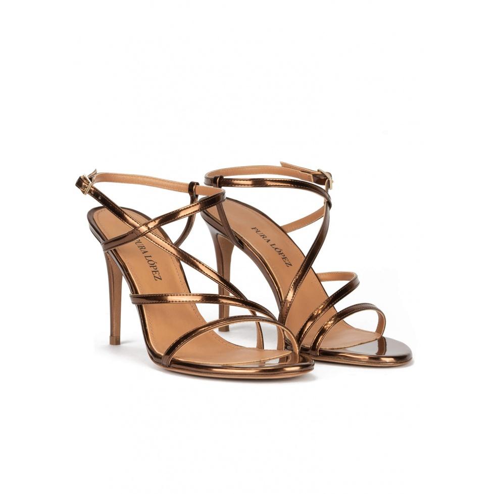 pura lópez Sandalias de diseño minimalista con tacón alto en piel bronce Oferta especial