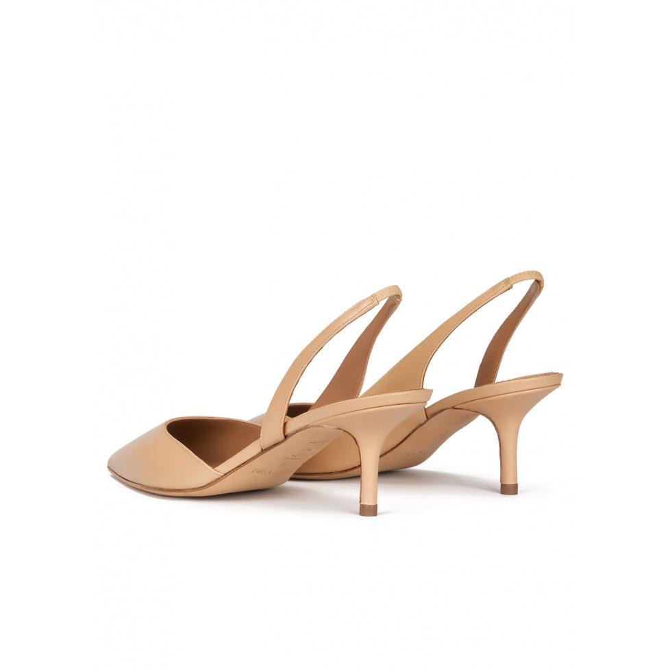 pura lópez Zapatos destalonados de punta fina con tacón medio en piel beige Ofertas
