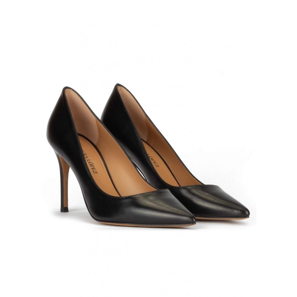 pura lópez Zapatos negros de piel con tacón alto y punta fina En oferta