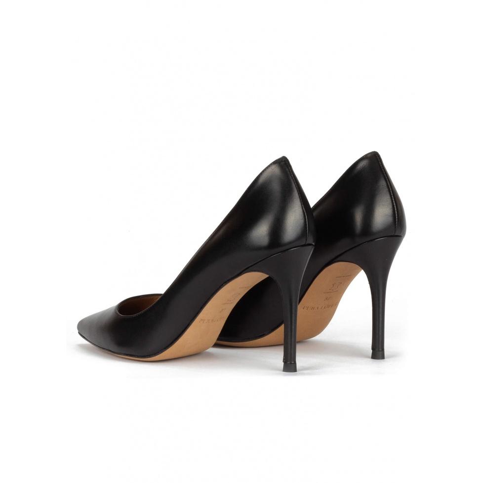 pura lópez Zapatos negros de piel con tacón alto y punta fina En oferta