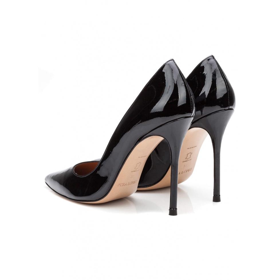pura lópez Zapatos de salón con tacón alto en charol negro Envío gratis