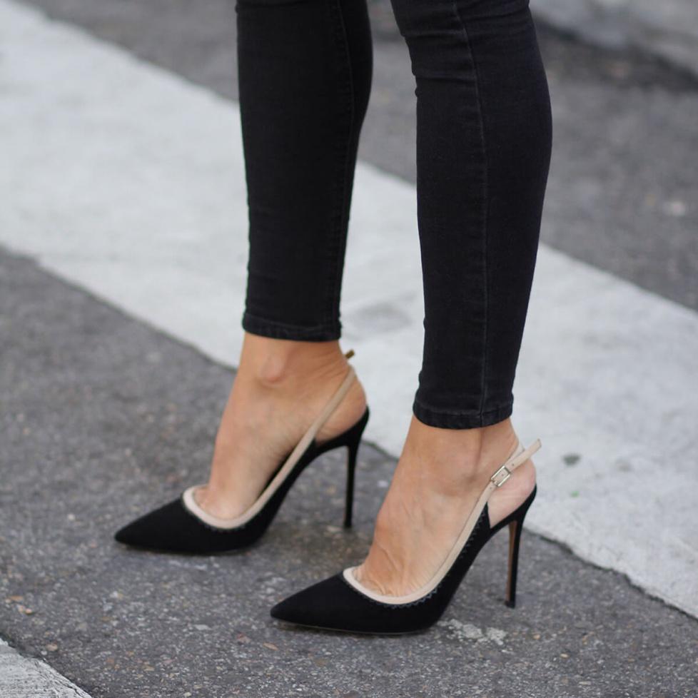 pura lópez Zapatos de tacón destalonados en color negro Últimos 3 días