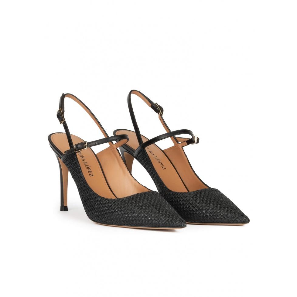 pura lópez Zapatos de punta fina y tacón alto en rafia color negro Solo hoy