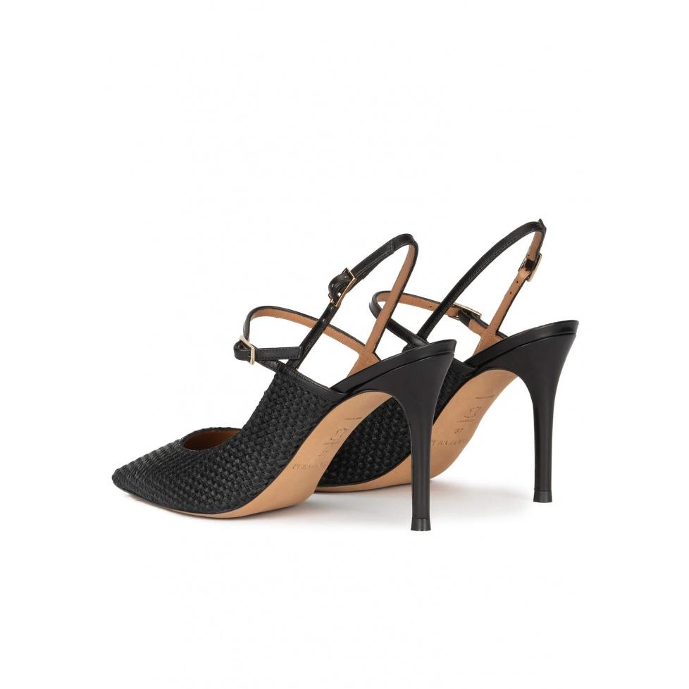 pura lópez Zapatos de punta fina y tacón alto en rafia color negro Solo hoy