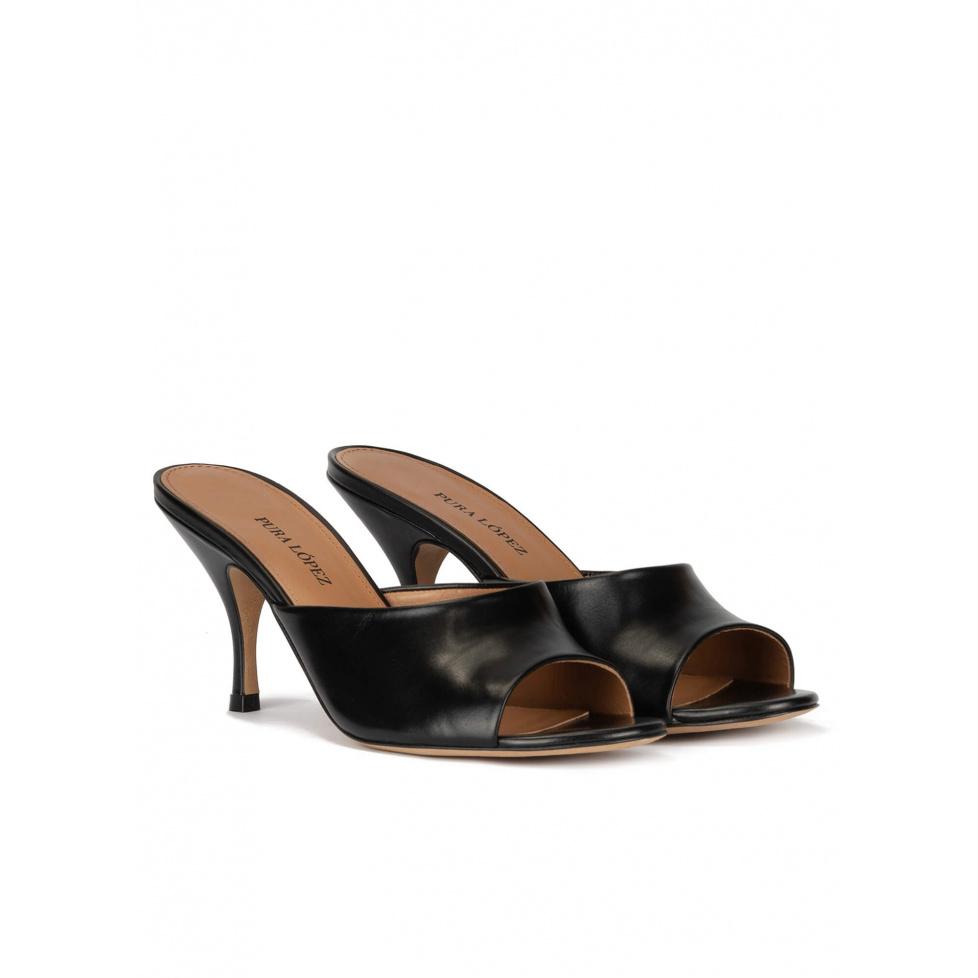 pura lópez Mules de tacón medio en piel color negro Grandes descuentos