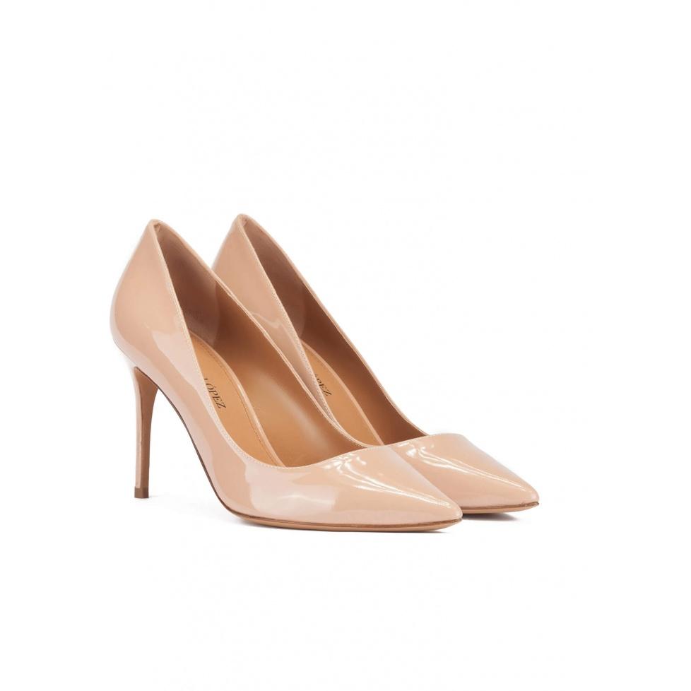 pura lópez Zapatos de puntera fina y tacón alto en charol nude Precios de Black Friday