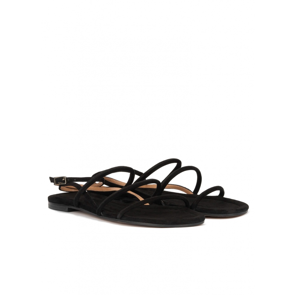 pura lópez Sandalias planas de tiras en ante negro con pulsera Ofertas de temporada