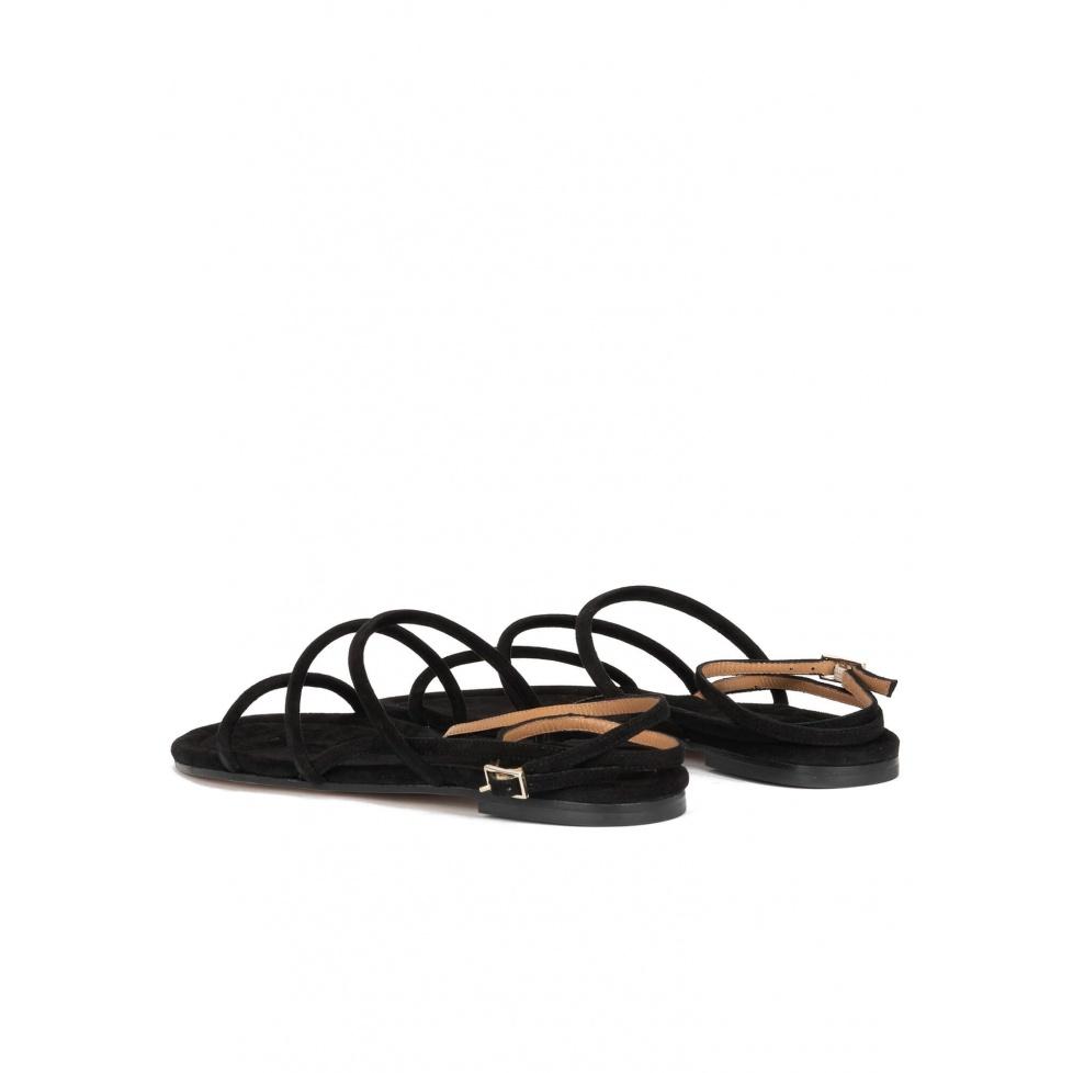 pura lópez Sandalias planas de tiras en ante negro con pulsera Ofertas de temporada