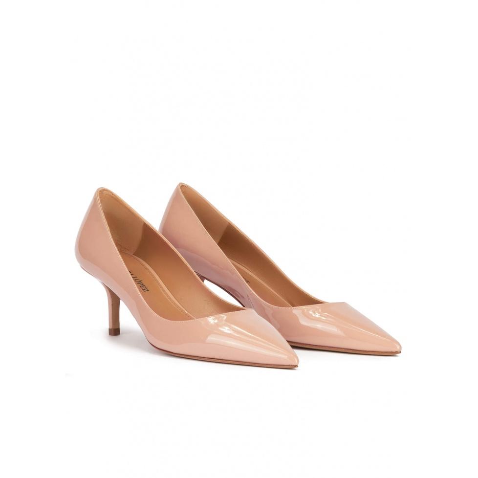 pura lópez Zapatos de tacón medio y punta fina en charol nude Devoluciones gratuitas