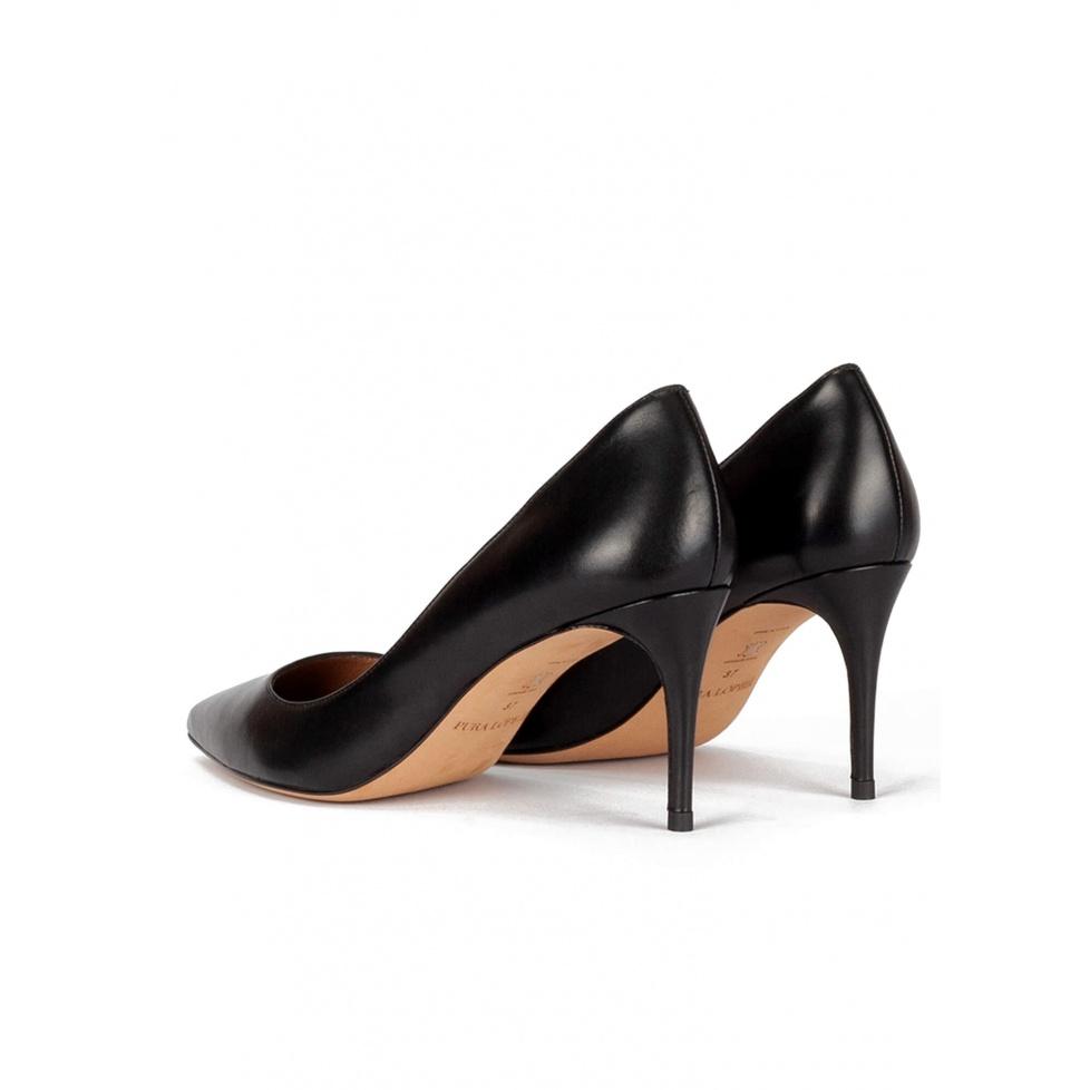 pura lópez Zapatos negros de piel con tacón medio y punta fina Outlet