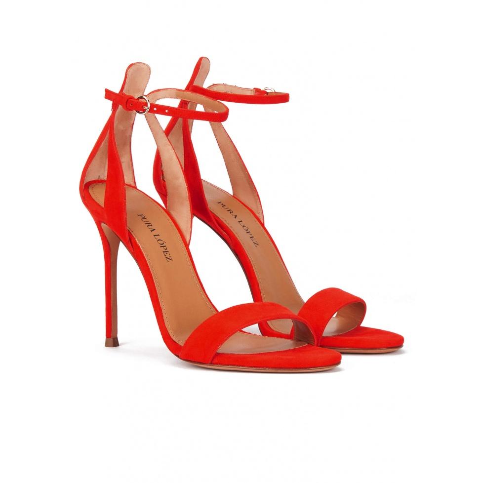 pura lópez Sandalias de tacón en ante rojo con pulsera Gran oferta