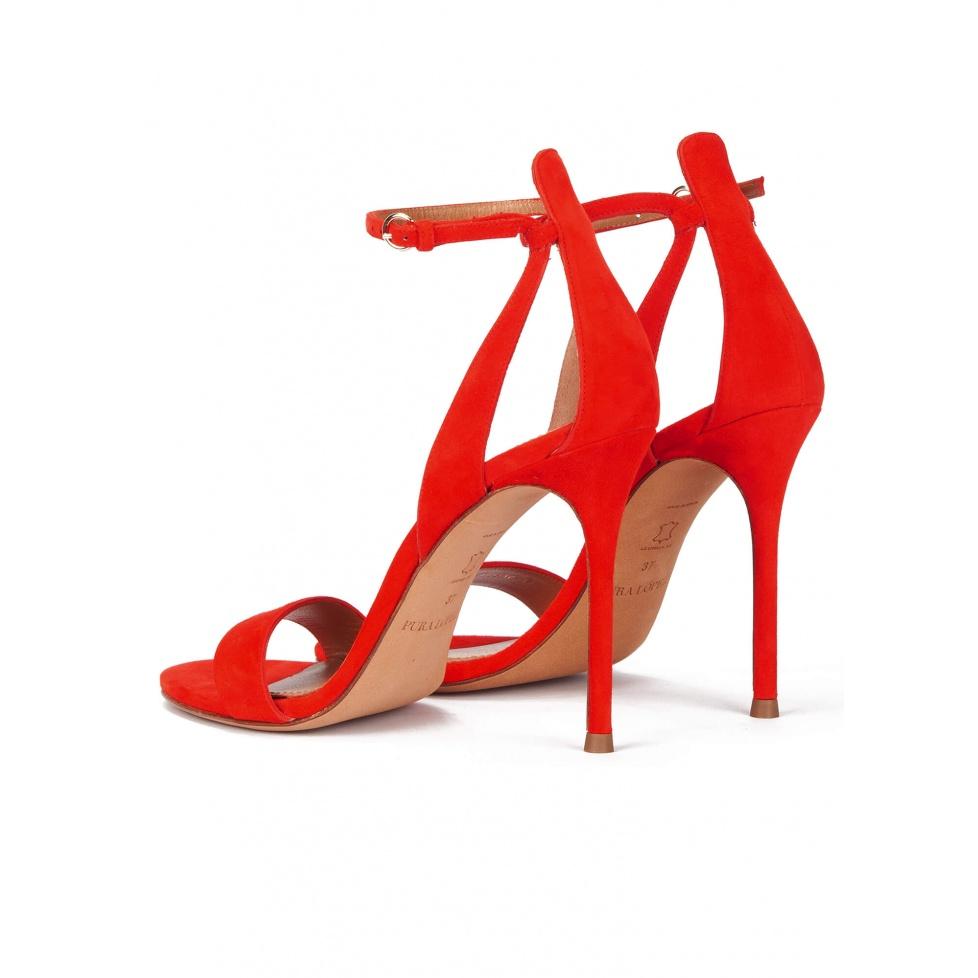 pura lópez Sandalias de tacón en ante rojo con pulsera Gran oferta