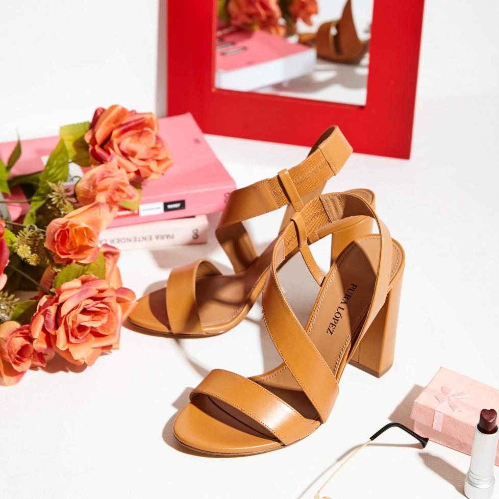 pura lópez Sandalias camel de piel con tacón alto ancho Ventas relámpago