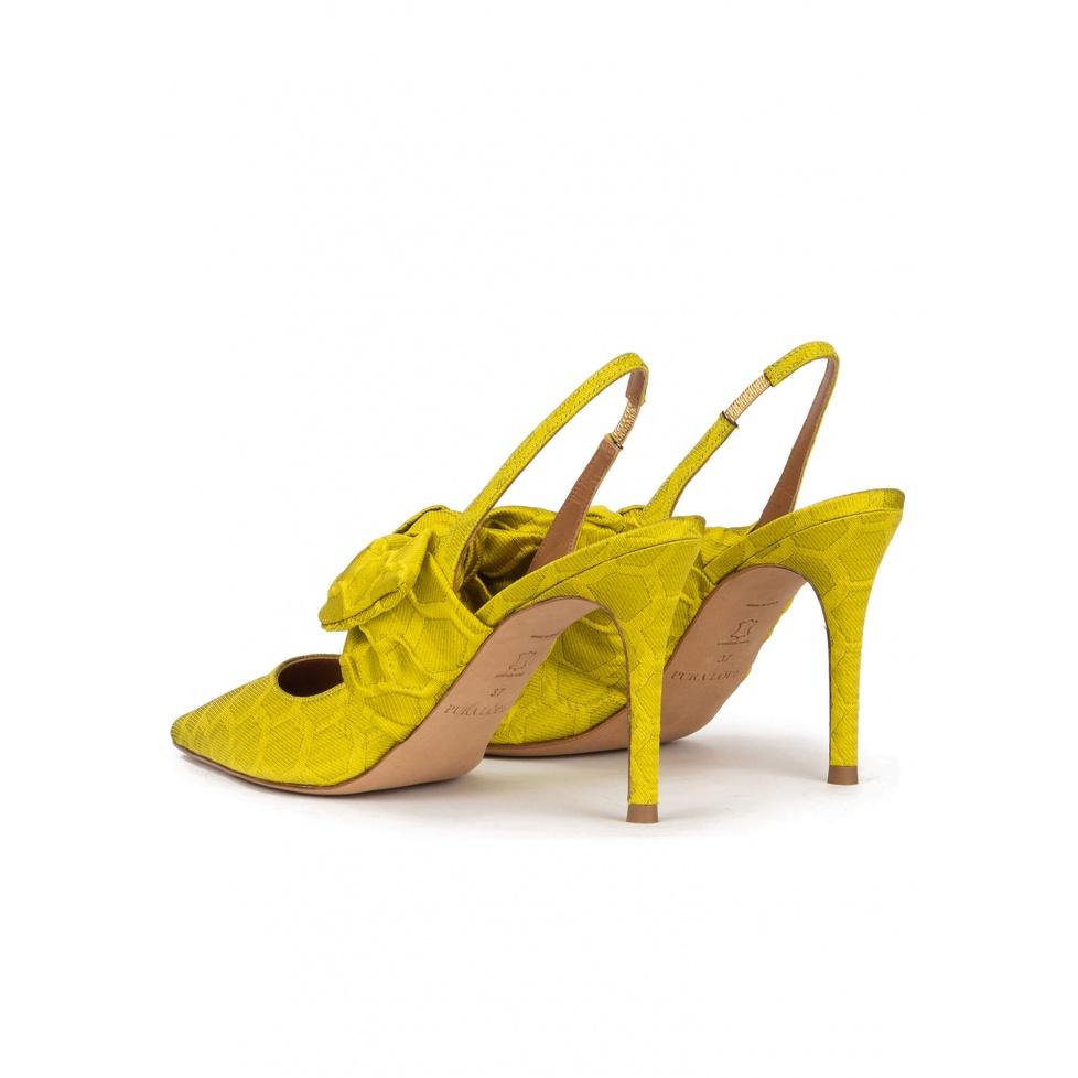 pura lópez Zapatos altos de punta fina en verde pistacho con lazada Tienda