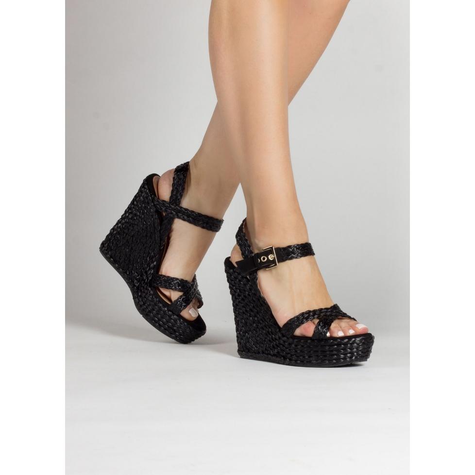 pura lópez Sandalias de cuña alta en rafia color negro con hebilla lateral Liquidación