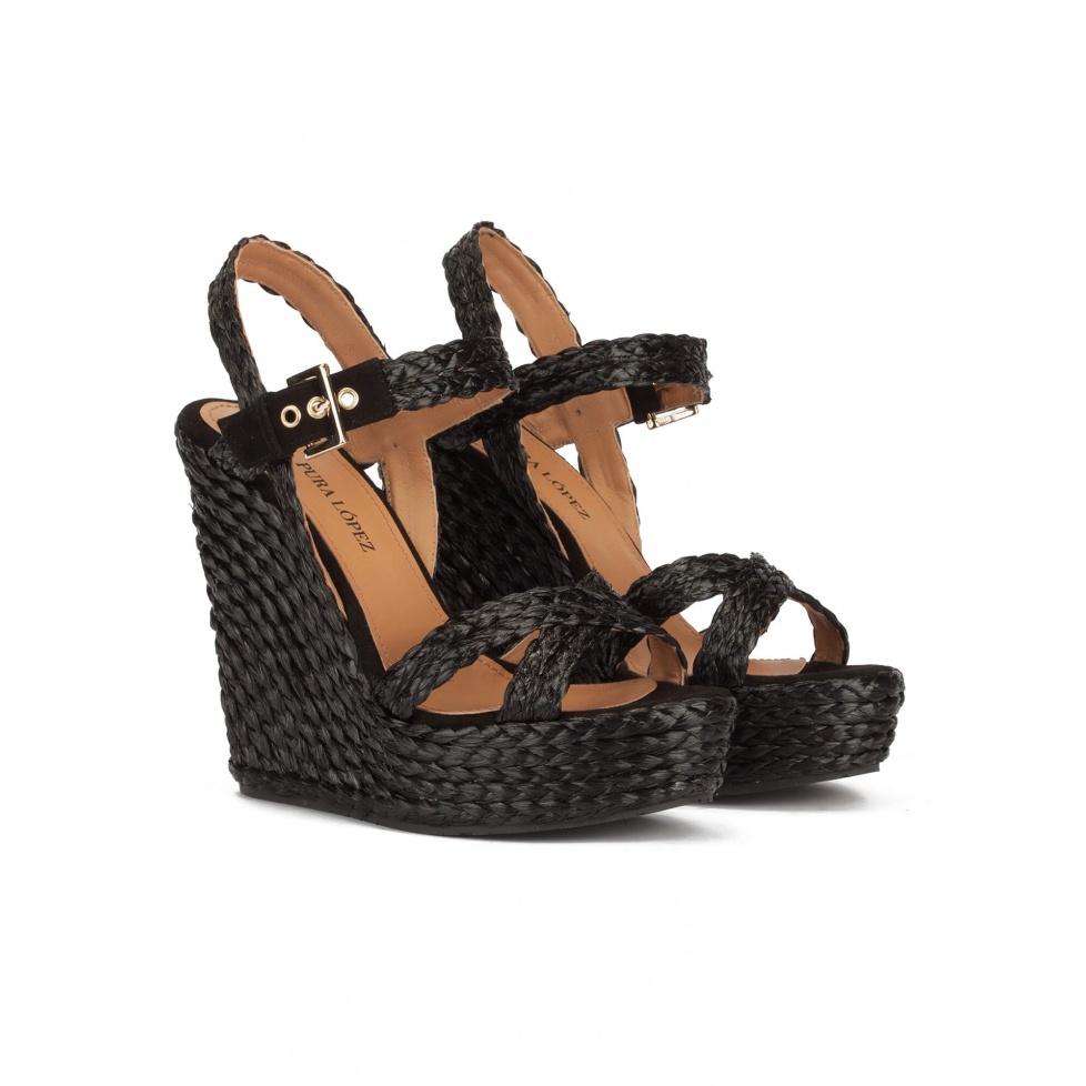pura lópez Sandalias de cuña alta en rafia color negro con hebilla lateral Liquidación