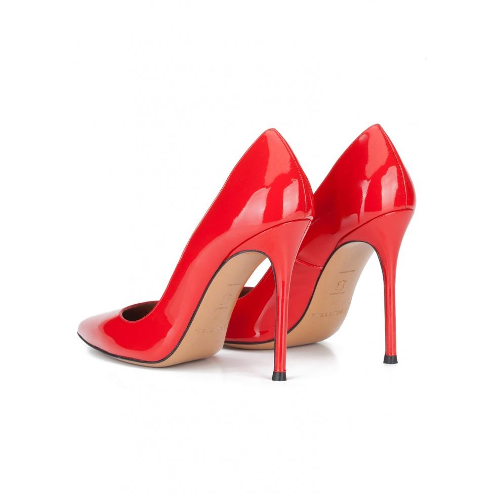 pura lópez Zapatos de salón con tacón alto en charol rojo Últimos 3 días