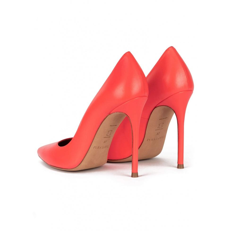 pura lópez Zapatos de salón con punta afilada y tacón stiletto en piel coral Oferta exclusiva