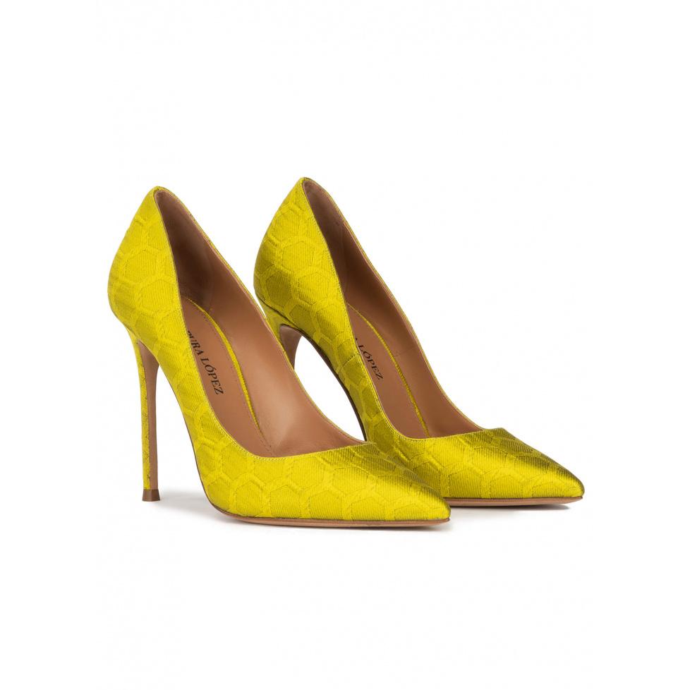 pura lópez Zapatos de punta fina y tacón stiletto en tejido verde pistacho Última moda