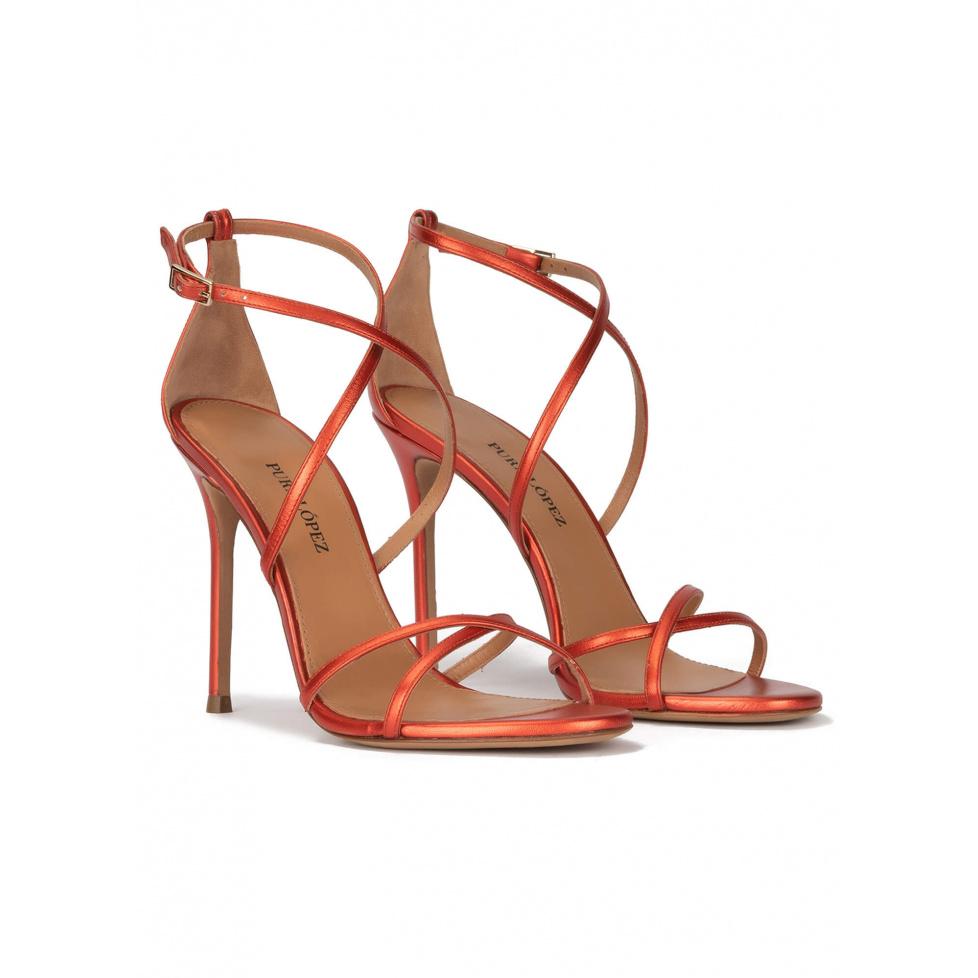 pura lópez Sandalias de tacón en piel metalizada rosa coral Grandes ahorros