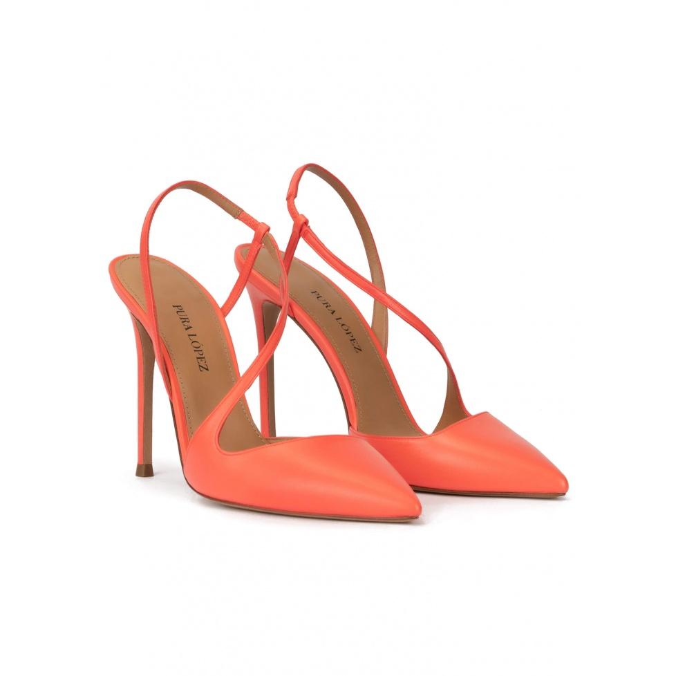pura lópez Zapatos destalonados con tacón stiletto en piel color coral Precio ultrabajo