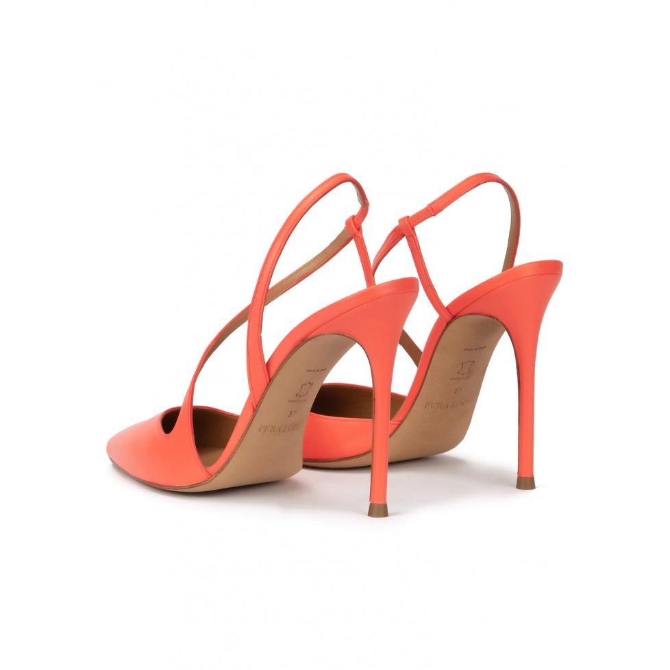 pura lópez Zapatos destalonados con tacón stiletto en piel color coral Precio ultrabajo