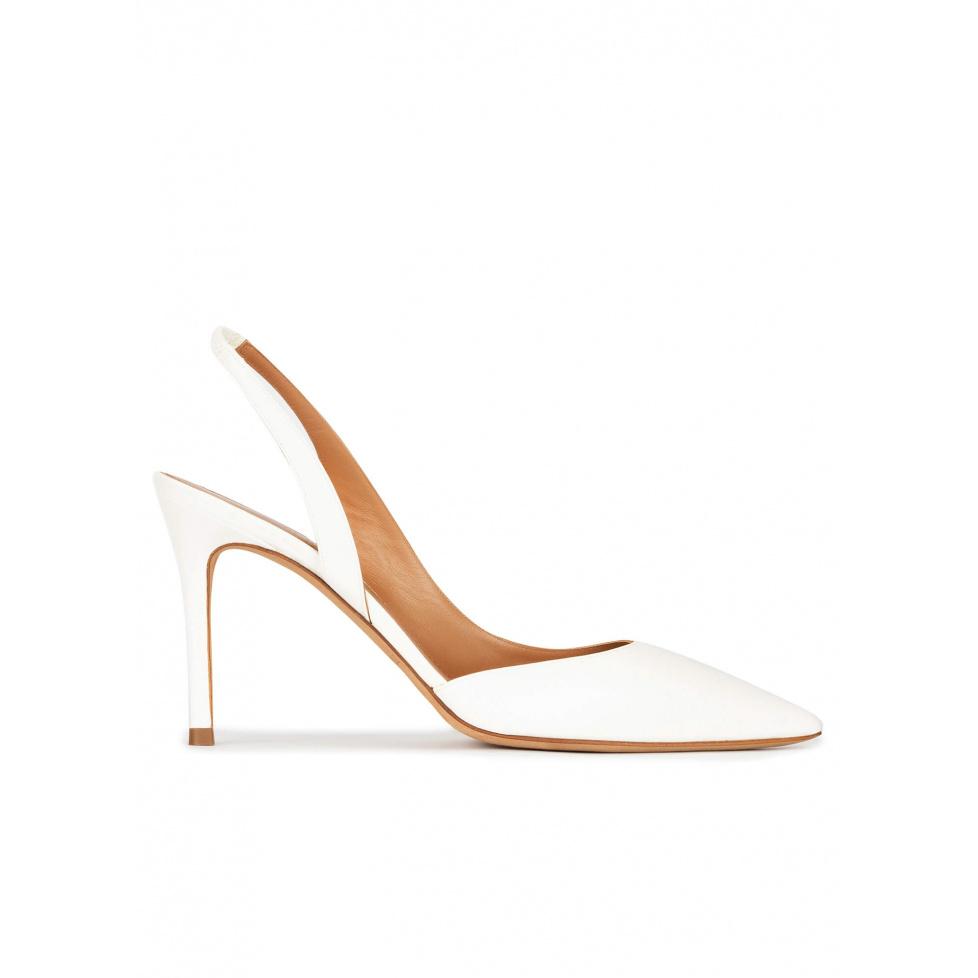 pura lópez Zapatos blancos de piel con tacón alto y punta fina Ventas relámpago