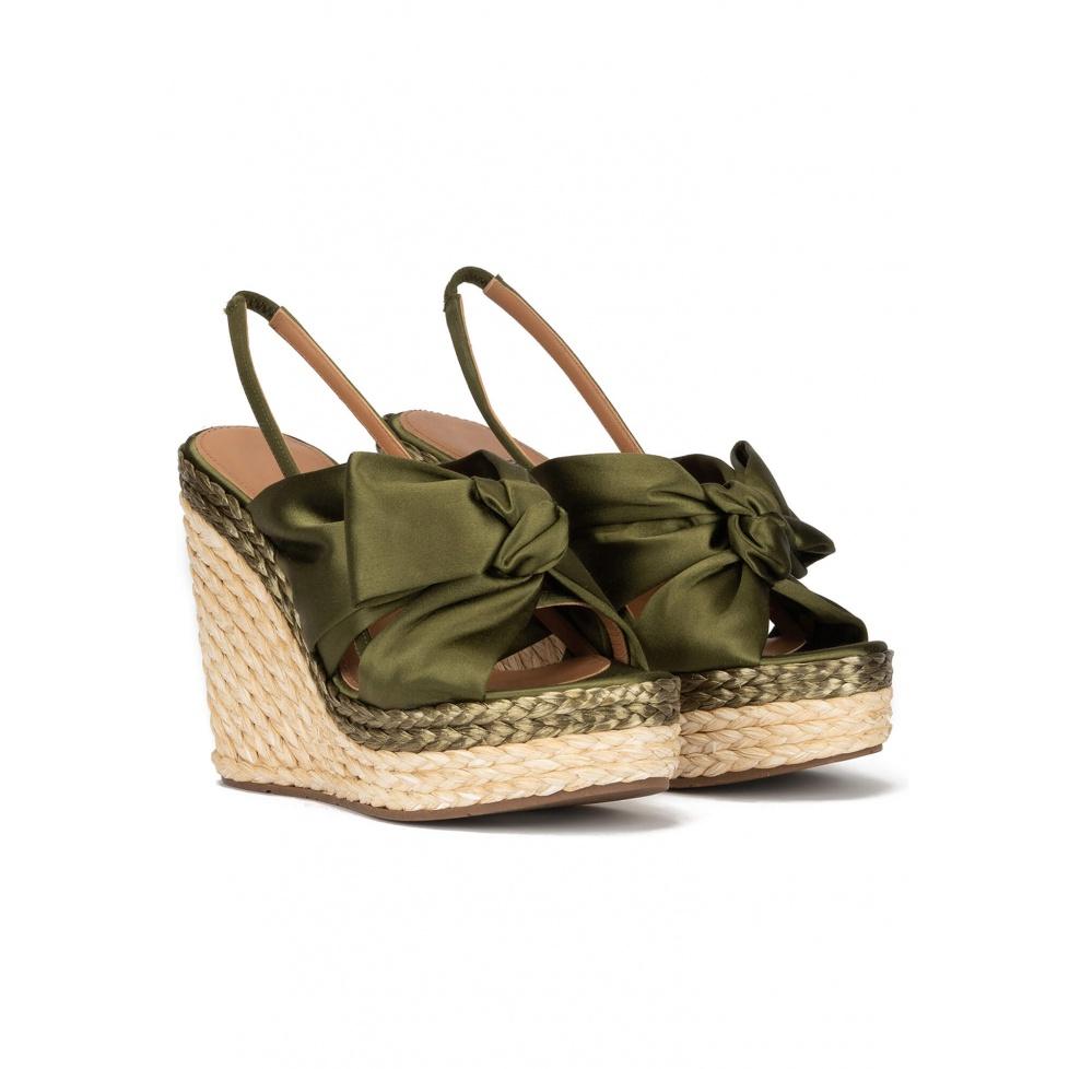 pura lópez Sandalias altas de cuña en raso verde caqui COMPRAR AHORA