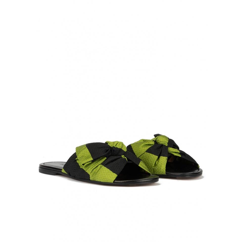 pura lópez Sandalias planas con lazo en tejido verde y negro Oferta exclusiva