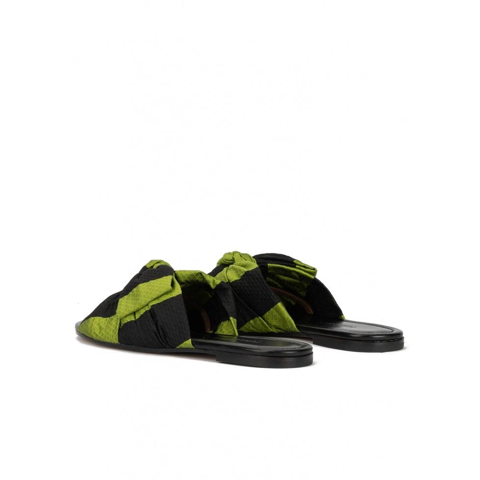 pura lópez Sandalias planas con lazo en tejido verde y negro Oferta exclusiva