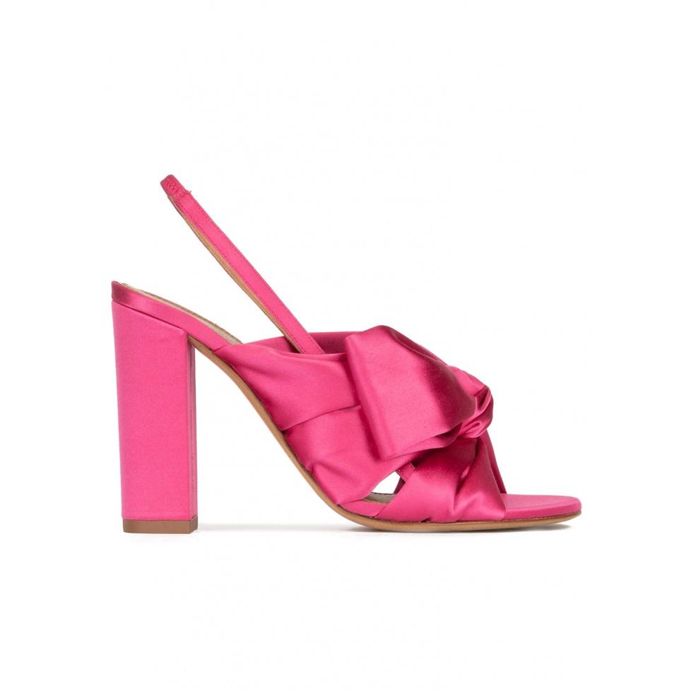 pura lópez Sandalias de tacón alto ancho en raso fucsia Venta caliente