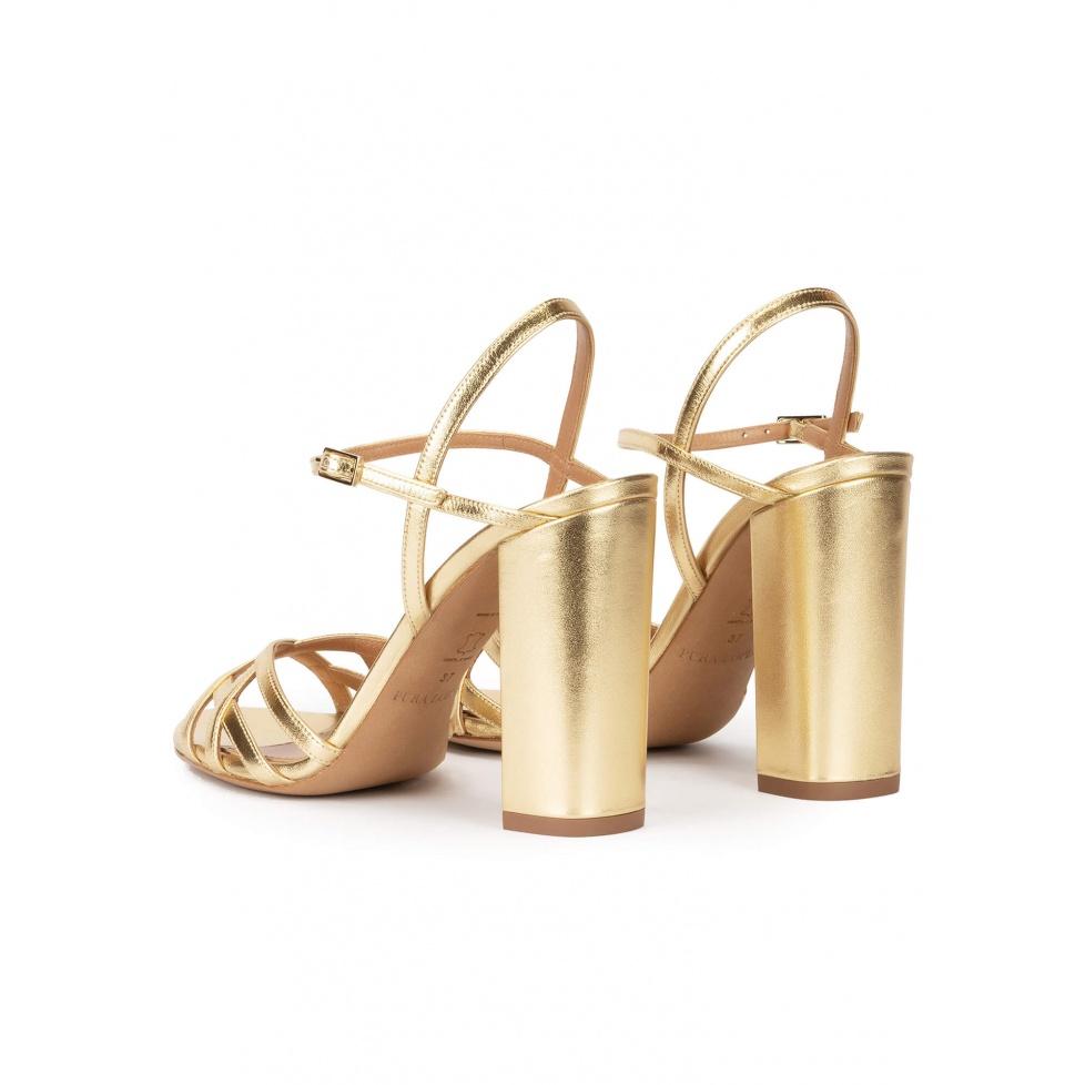 pura lópez Sandalias doradas de tacón alto ancho en piel metalizada Gran oferta