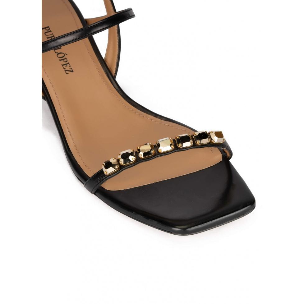 pura lópez Sandalias de tacón medio en piel color negro con cristales Ventas relámpago