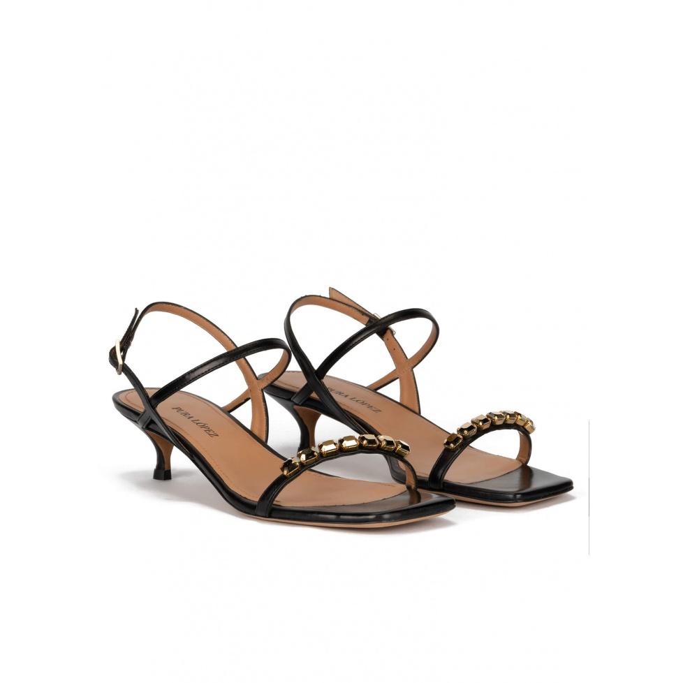 pura lópez Sandalias de tacón medio en piel color negro con cristales Ventas relámpago