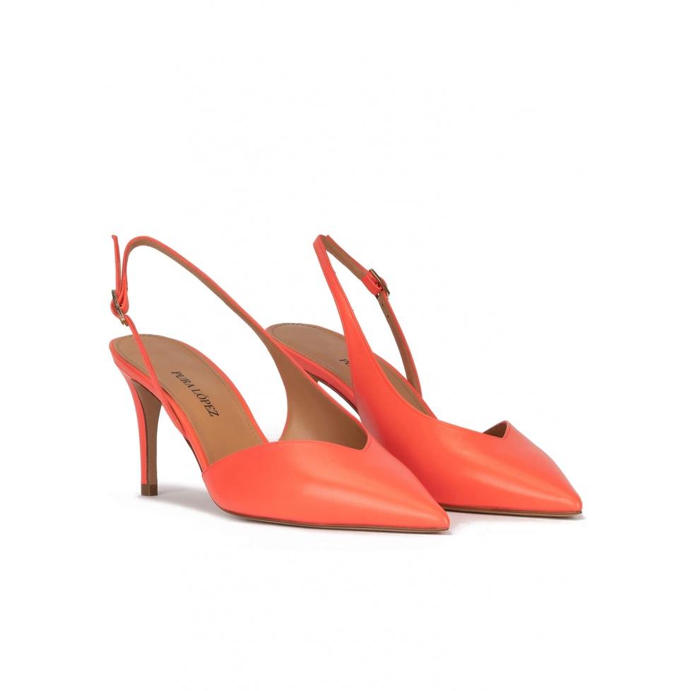 pura lópez Zapatos asimétricos de punta fina y tacón medio en piel coral Últimos 3 días