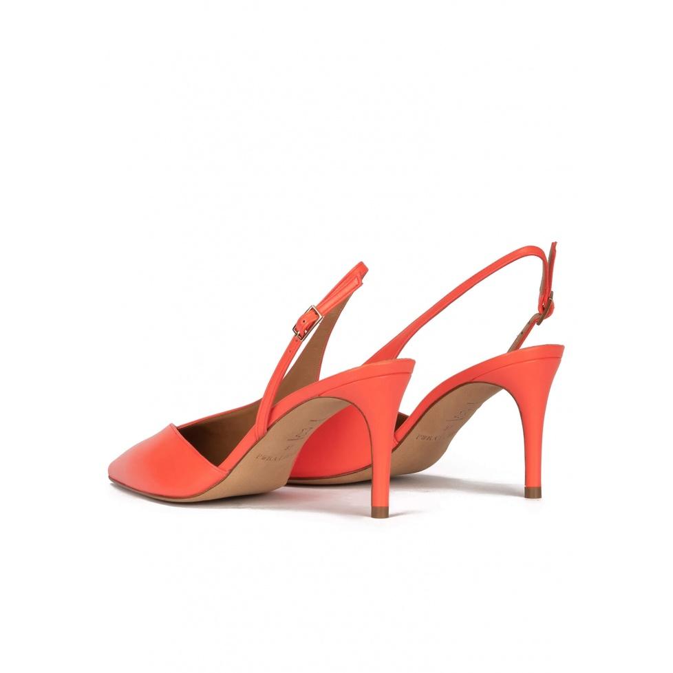 pura lópez Zapatos asimétricos de punta fina y tacón medio en piel coral Últimos 3 días