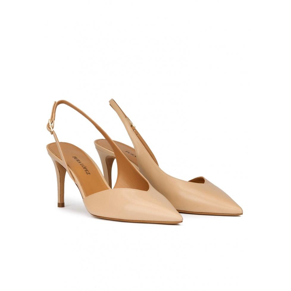 pura lópez Zapatos beige de piel con tacón medio y punta fina COMPRAR AHORA