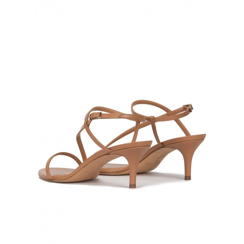 pura lópez Sandalias de tacón medio en piel camel Ofertas