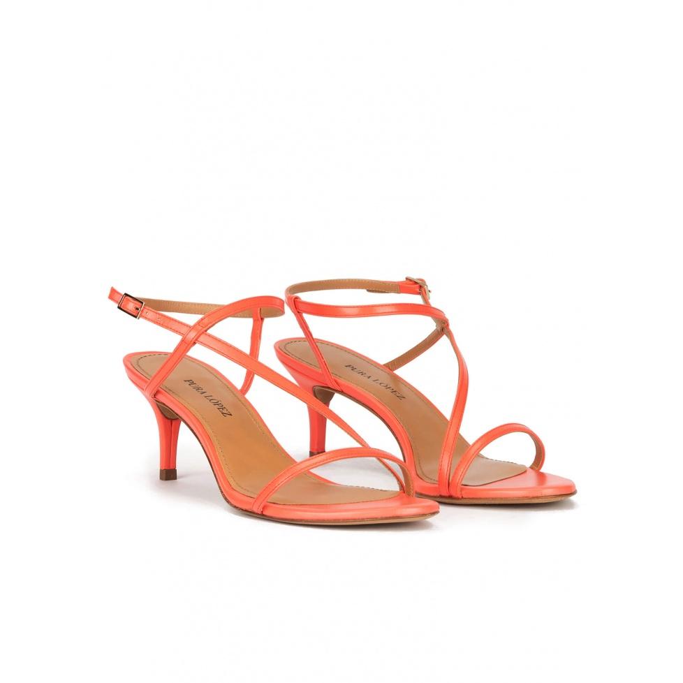 pura lópez Sandalias de tacón medio con diseño de tiras en piel coral Gran oferta