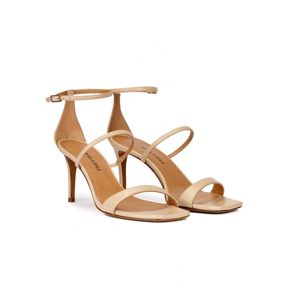 pura lópez Sandalias de puntera cuadrada y tacón medio en piel beige Descuento